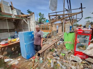 Cerita Warga Lindungi Istri di Pinggir Kulkas Saat Puting Beliung Rancaekek