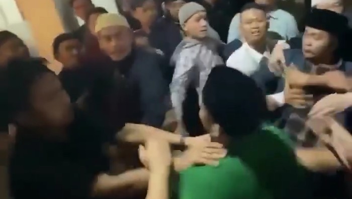 penolakan pengajian riza basalamah di surabaya