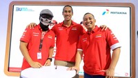 Sean Gelael bersama automotive enthusiast, Om Mobi dan Ridwan Hanif hadir di IIMS 2024 pada rangkaian NGEBOOTH (Ngobrol Seru di Booth) dan Meet & Greet with Sean Gelael di Booth Pertamina IIMS 2024. 