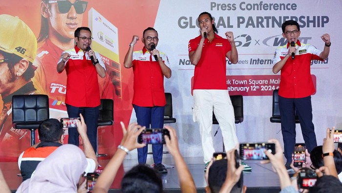 Pertamax Turbo Dukung Sean Gelael dan Valentino Rossi di Ajang WEC 2024 Pertamax Turbo mendukung talenta otomotif nasional Sean Gelael dan legenda balap internasional Valentino Rossi dalam kejuaraan FIA World Endurance Championship (WEC) 2024.