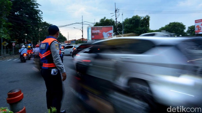 Potret Kemacetan Lalu Lintas di Perempatan Jagir Surabaya