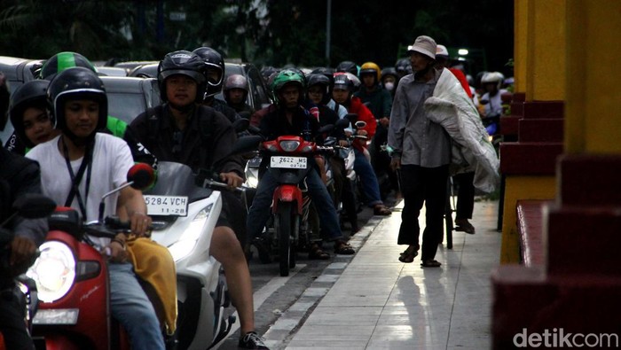 Potret Kemacetan Lalu Lintas di Perempatan Jagir Surabaya