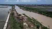 BNPB berkoordinasi dengan BPBD Jateng dan Kementerian PUPR menargetkan penguatan tanggul Sungai Wulan dapat selesai 100 persen dalam sepekan ke depan.