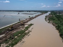 Potret Perbaikan Tanggul Sungai Wulan di Demak yang Sempat Jebol