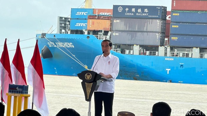 Presiden Joko Widodo (Jokowi) meresmikan Makassar New Port.