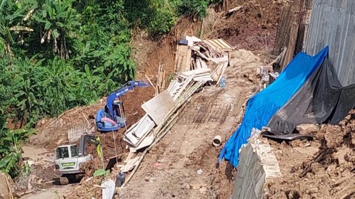 Proyek senderan di Pura Lempuyang, Kecamatan Abang, Kabupaten Karangasem, Bali, jebol pada Rabu (21/2/2024). (istimewa)