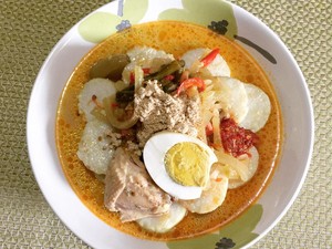 Rekomendasi Tempat Makan Lontong Cap Go Meh di Surabaya