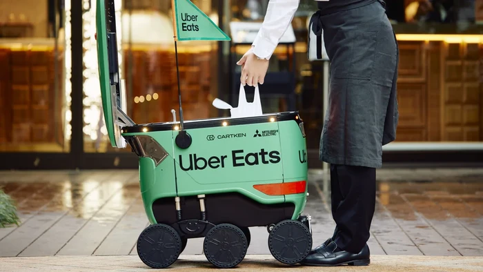 Robot pengantar makanan di Tokyo