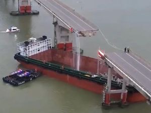Kapal Kargo Tabrak Jembatan di China, Korban Tewas Bertambah jadi 5 Orang