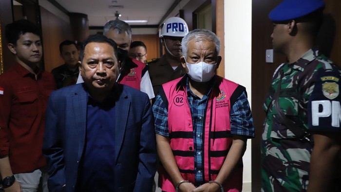 Salah satu tersangka baru dugaan korupsi komoditas timah di Babel.