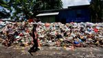 Duh! Sampah Menggunung di Terminal Purabaya