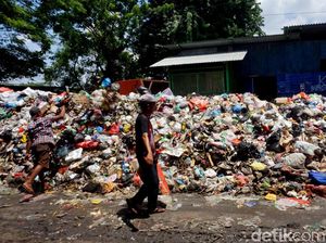 Upaya Pengelola Atasi Gunungan Sampah di Terminal Purabaya