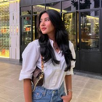 Banyak netizen yang juga memuji penampilan terbaru Shenina. Mereka mengatakan jika Shenina terlihat semakin cantik dengan rambut panjang. “Cantik bgt kalo rambut panjang,” komentar salah seorang netizen. “Rambut panjang canci sekali shen,” tambah netizen lain. Foto: Instagram/@sheninacinnamon