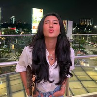 Shenina sendiri awalnya dikenal sebagai kekasih aktor tampan Jefri Nichol. Namun kini hubungan keduanya sudah berakhir dan saat ini Shenina diketahui tengah menjalin kasih dengan aktor yang tak kalah tampan, Angga Yunanda. Foto: Instagram/@sheninacinnamon