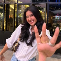 Beberapa menyebut jika Shenina juga jadi terlihat lebih anggun dengan rambut panjang. Bagaimana menurutmu penampilan terbaru Shenina? Foto: Instagram/@sheninacinnamon