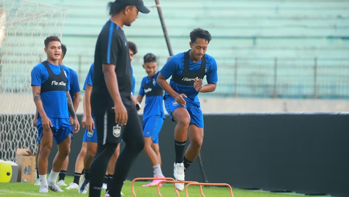 Skuad PSIS menjalani uji lapangan di Stadion Moch Soebroto Magelang, Kamis (22/2/2024.