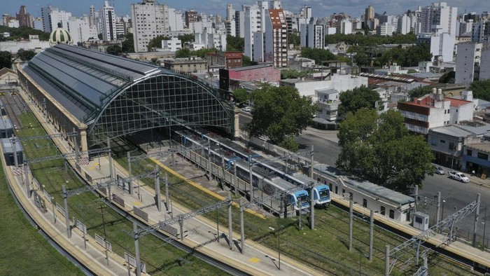 Stasiun Kereta di Argentina Kosong Imbas Mogok Pekerja La Plata railway station is empty during a national train strike in La Plata, Argentina, Wednesday, Feb. 21, 2024. (AP Photo/Gustavo Garello)