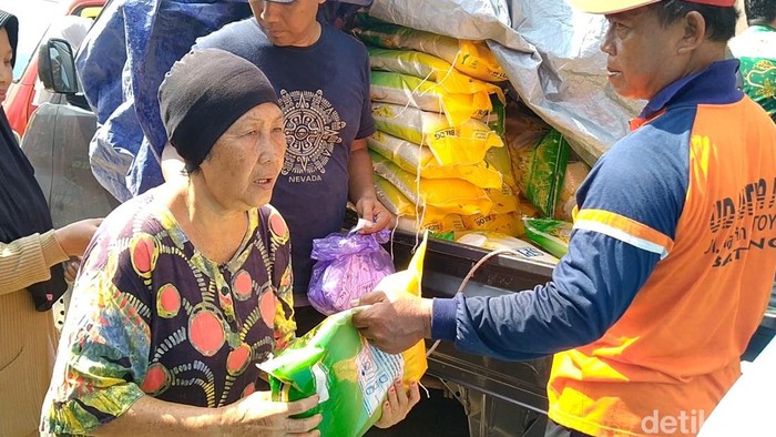 Suasana pangan murah di Pasar Kajen, Pekalongan, Kamis (22/2/2024)
