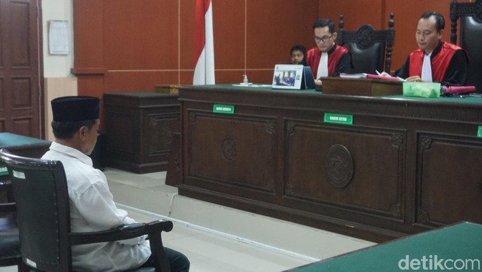 Terdakwa Edi Suseno, pemilik Jembatan Kaca The Geong Limpakuwus, divonis 2 tahun penjara di Pengadilan Negeri Banyumas, Kamis (22/2/2024).
