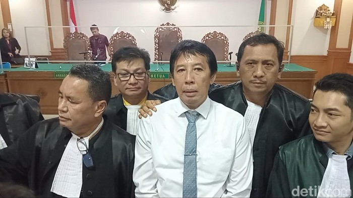 Terdakwa perkara dugaan korupsi SPI Universitas Udayana I Gde Nyoman Antara saat sidang di PN Tipikor Denpasar, Kamis (22/2/2024). (Aryo Mahendro/detikBali).