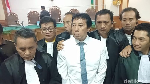 Terdakwa perkara dugan korupsi SPI Universitas Udayana I Gede Nyoman Antara saat sidang di PN Tipikor Denpasar, Kamis (22/2/2024). (Aryo Mahendro/detikBali)