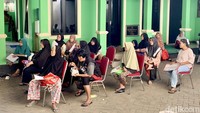 Warga yang hendak mengambil harus menyertakan KK dan KTP.