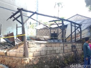 2 Rumah di Kupang Terbakar, Dokumen Berharga-Pakaian Ludes Dilalap Api
