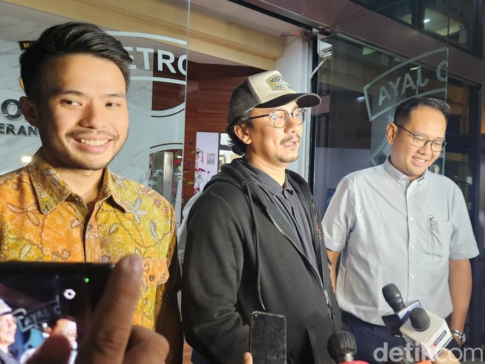 Vincent Rompies (tengah) buka suara soal kasus bullying siswa Binus School Serpong yang diduga melibatkan anaknya.