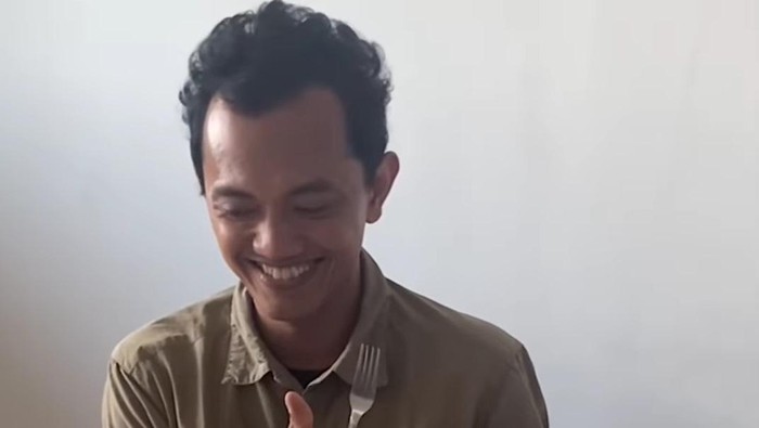 Viral dosen UNY borong siomay dan bawa bakulnya masuk kelas. Foto diunggah Kamis (22/2/2024).
