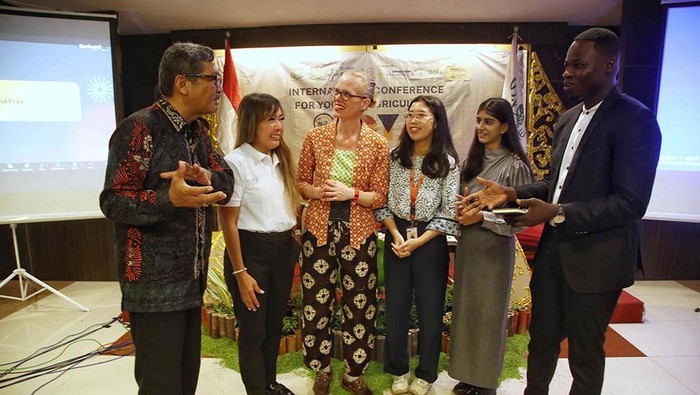 International Conference of Youth in Agriculture sedang digelar di UGM, Yogyakarta. Kegiatan ini diikuti sekitar 100 anak muda dari berbagai negara.