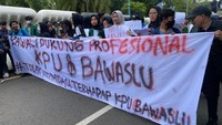 Para pelajar berharap, agar KPU dapat bekerja lebih semangat lagi dalam menjalankan tugas. Para pelajar dan mahasiswa mendukung suksesnya Pemilu 2024.  