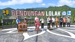 Lucunya Pak Bas, Ngawal Jokowi Sambil Gendong Tas Sendiri