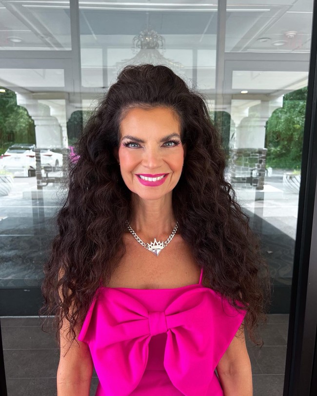 Ibuku sangat protektif terhadapku jadi itu menyebabkan masalah dalam hubungan karena dia ingin aku untuk selalu hangout dengan dia, tidak ada orang lain, ungkapnya dilansir NeedToKnow. Foto: Instagram Catherine Galasso-Vigorito