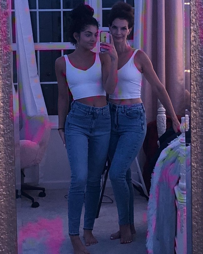 Dikatakan wanita 23 tahun tersebut jika sang ibu selalu ingin berada di antara hubungan romantisnya yang bisa jadi menimbulkan ketidaknyamanan bagi pacar.  Foto: Instagram Catherine Galasso-Vigorito