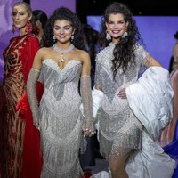 Pasangan ibu dan anak tersebut tak hanya menampilkan kesamaan fisik tapi bahkan mengikuti kontes kecantikan bersama. Foto: Instagram Catherine Galasso-Vigorito