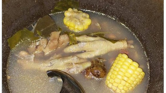 Curhatan netizen soal ibunya yang masak sayur asem pakai ceker