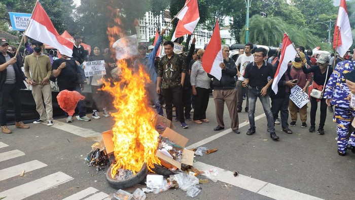 Demo di depan KPU (Tina/detikcom)