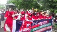 Massa dalam tuntutannya menyoroti dugaan kecurangan pemilu dan menuntut paslon 02 didiskualifikasi. Foto: Dwi Agus/detikJogja