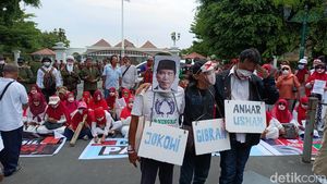 Potret Demo di Depan Gedung Agung Jogja Tuntut Diskualifikasi Paslon 02