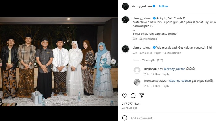 Denny Caknan berfoto bareng 3 gus kondang yakni Gus Iqdam, Gus Kautsar dan Gus Miftah. Ia kemudian berkelakar mengomentari foto tersebut.