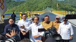 Momen Perdana AHY Turun ke Lapangan Bareng Jokowi & Para Menteri