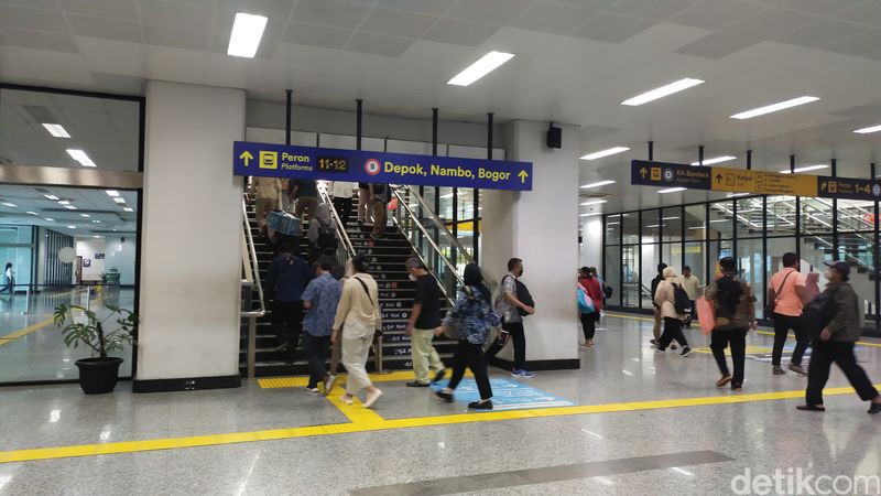 Eskalator di Stasiun Manggarai Jaksel kini mati, 23 Februari 2024 pukul 11.50 WIB. (Tina Susilawati/detikcom)