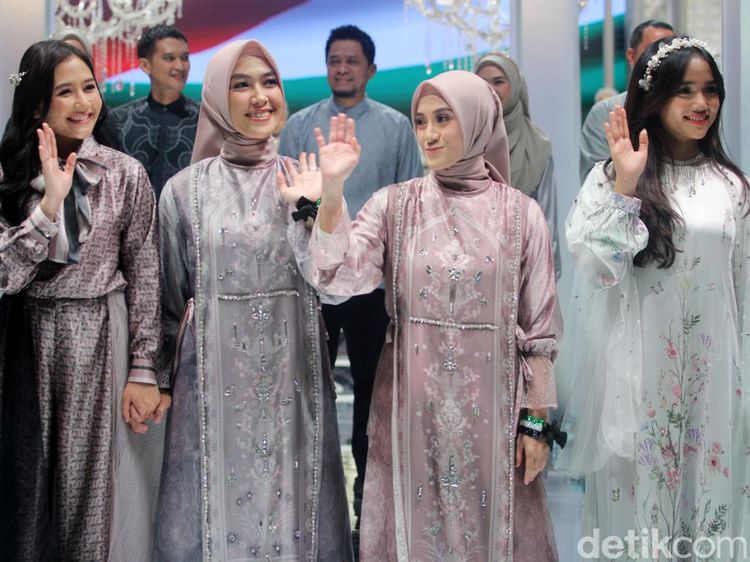 Potret Prilly Latuconsina, Fuji hingga Inara Rusli Jadi Model Baju Lebaran 2024