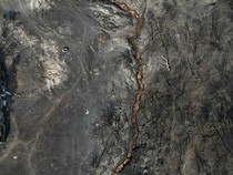 Foto Udara Hutan di Chili Hancur Terbakar