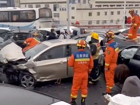 Cars pile up on an overpass during rainy and snowy weather, in Suzhou, Jiangsu, China in this screengrab obtained from a video released on February 23, 2024. Video Obtained By Reuters/via REUTERS THIS IMAGE HAS BEEN SUPPLIED BY A THIRD PARTY NO RESALES. NO ARCHIVES.