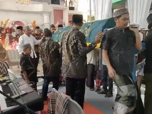 Viral Iring-iringan Keranda Jenazah Lintasi Resepsi Pernikahan di Gresik