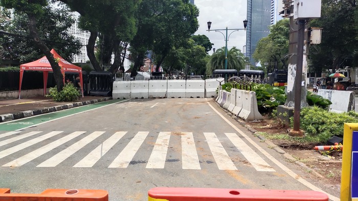 Jalan Imam Bonjol di depan KPU ditutup (Tina/detikcom)