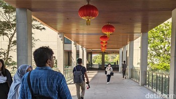 Salah satu jembatan yang menghubungkan gedung utama dengan gedung lainnya di kompleks markas Vivo. Foto: Virgina Maulita Putri/detikINET