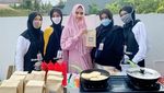 Kedekatan Kartika Putri saat Makan Bareng Ibu Mertua