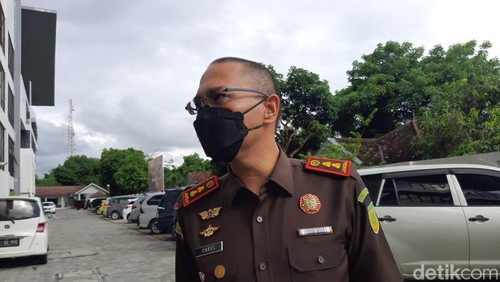 Kepala Kejari Dompu Marlambson Carel Williams saat ditemui di Kejati NTB beberapa waktu lalu. (Ahmad Viqi/detikBali).